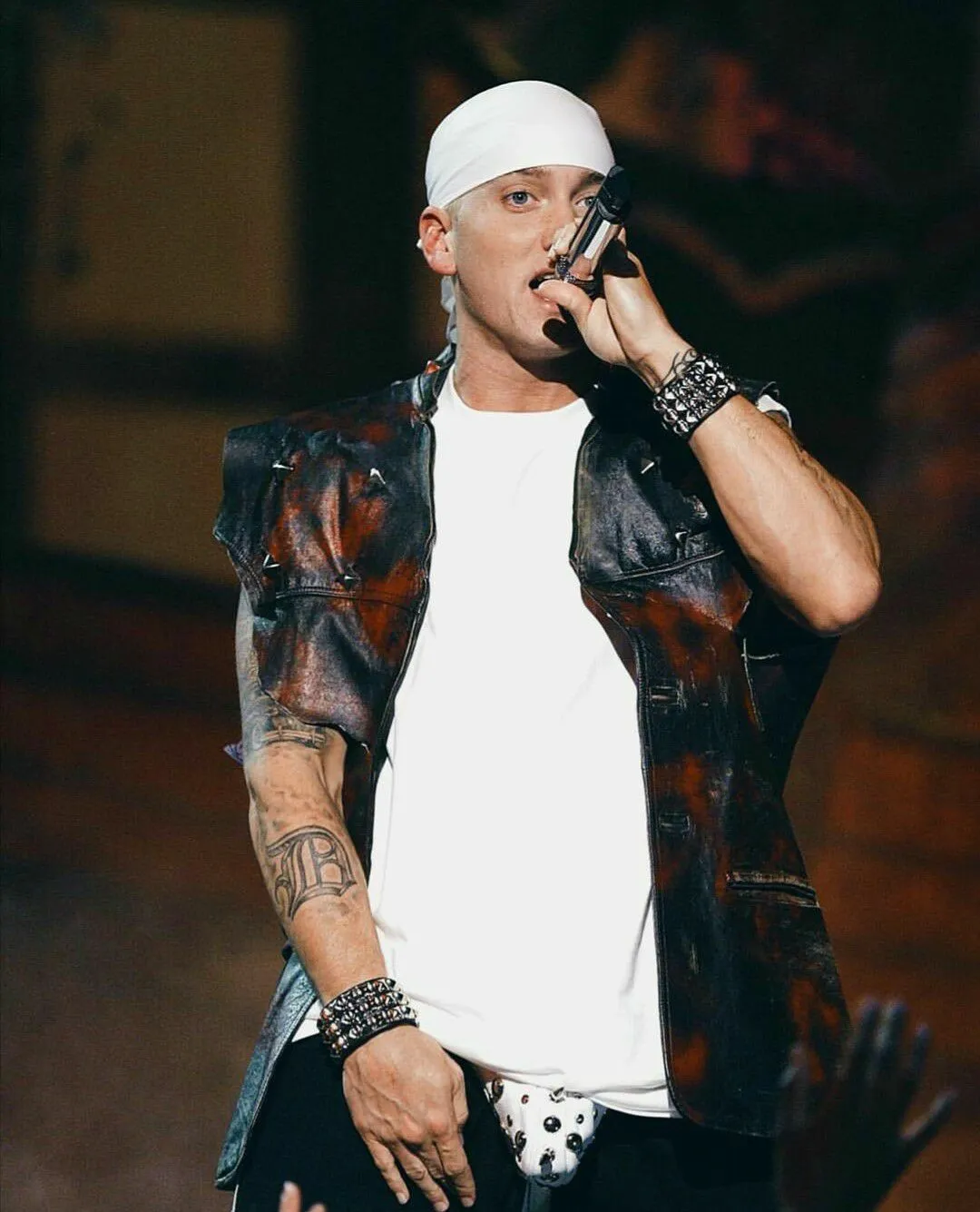 Eminem Continues His Chart Domination – But Fans Are Shocked to Learn What Really Helped Him Win This Time!