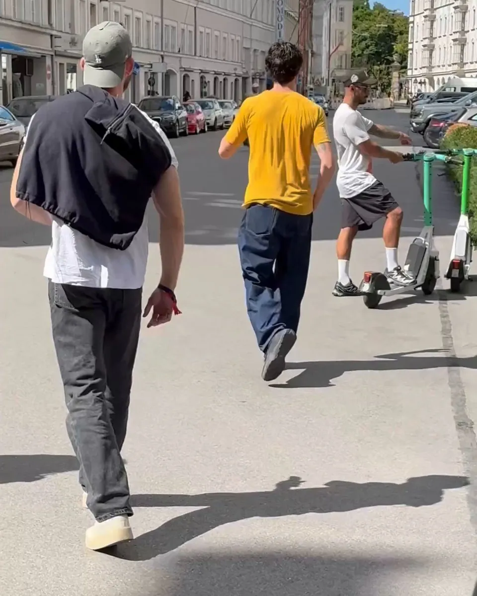 image_68bbad0169690 Shawn Mendes Stuns Fans as He’s Spotted Riding an Electric Scooter Through Munich Streets