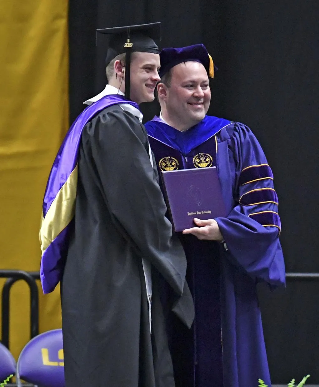 image_68bbee4f60072 More Than a Star Quarterback — He’s Graduating With Honors and a Brain to Match the Game