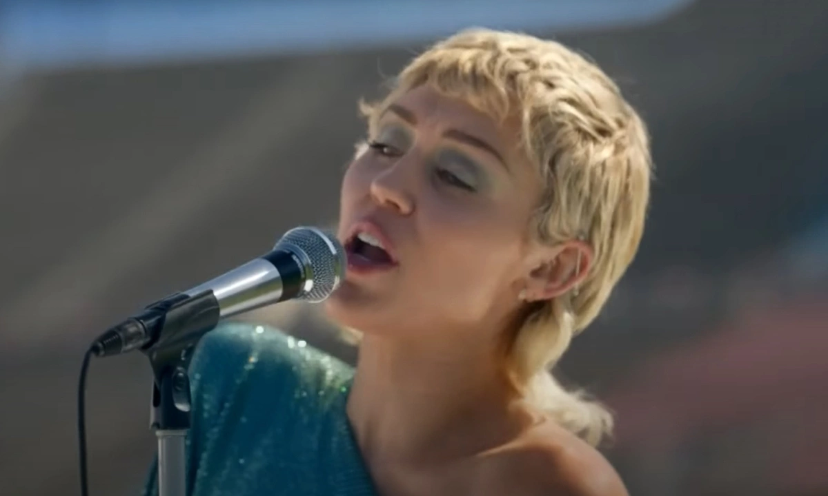 image_68bd1aac3a42d Little-known Fact: Miley Cyrus Shocks by Revealing a Health Condition That Could Cause Her to Lose Her Ability to Sing.