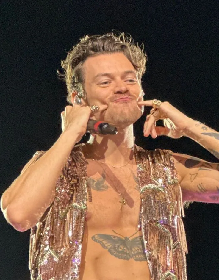 image_68bd20915368a Harry Styles Always Finds the Camera Like Magic – But Fans Suspect It’s Just a “PR Master Skill"