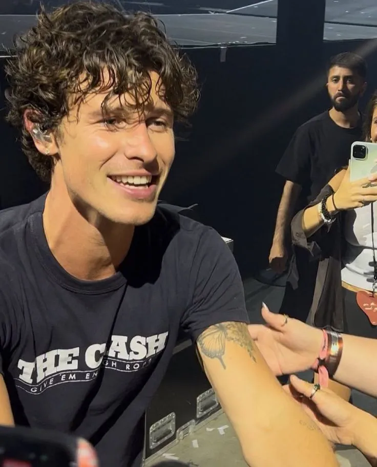 image_68bd472a01bc8 Shawn Mendes is learning French and Spanish to connect with fans worldwide – but the real reason he stays up late will leave fans “completely shocked”!