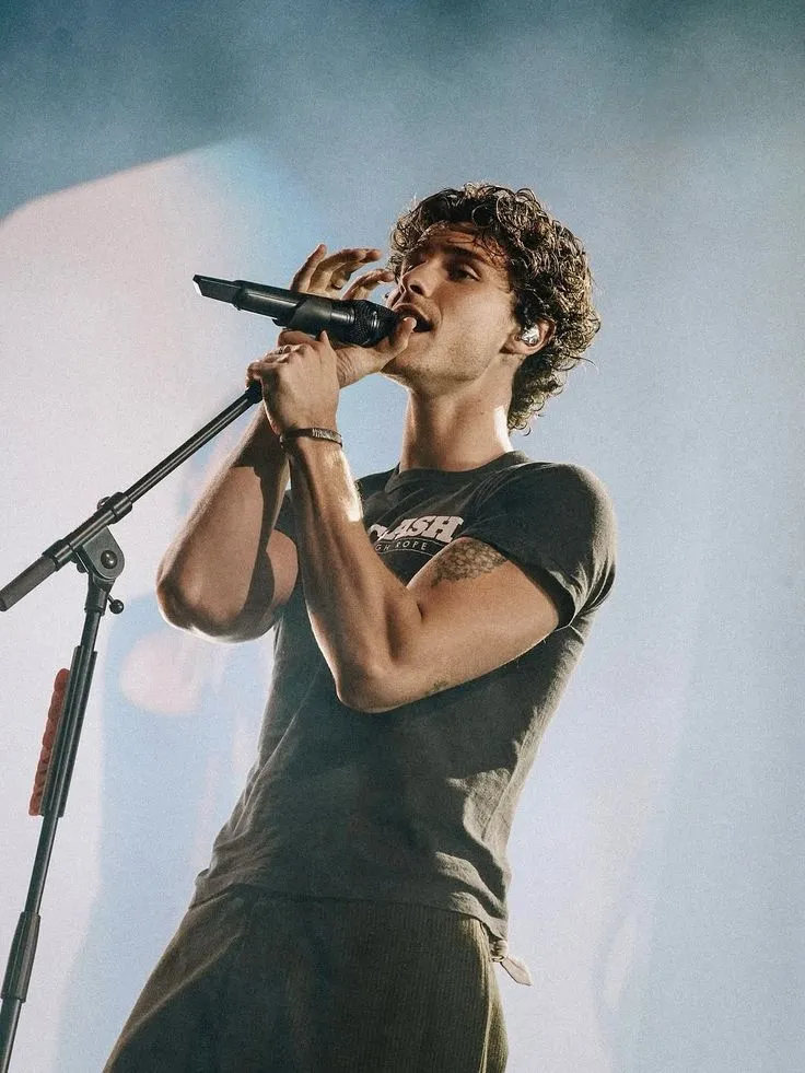 image_68bd472a32c47 Shawn Mendes is learning French and Spanish to connect with fans worldwide – but the real reason he stays up late will leave fans “completely shocked”!