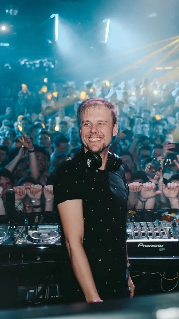 image_68bd5cdc92e0c Fans Are Stunned as Armin van Buuren Plays Nonstop for 9 Hours – The Secret Behind His Incredible Endurance!