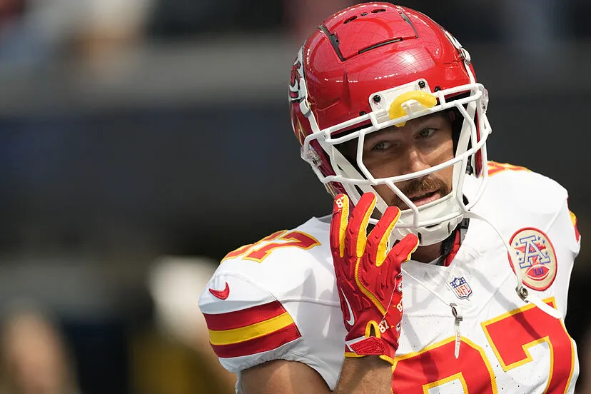 image_68bd8c962c5e0 Tensions Boil Over: Travis Kelce Caught on Video Giving His Chiefs Teammate Tough Love in Heated Moment