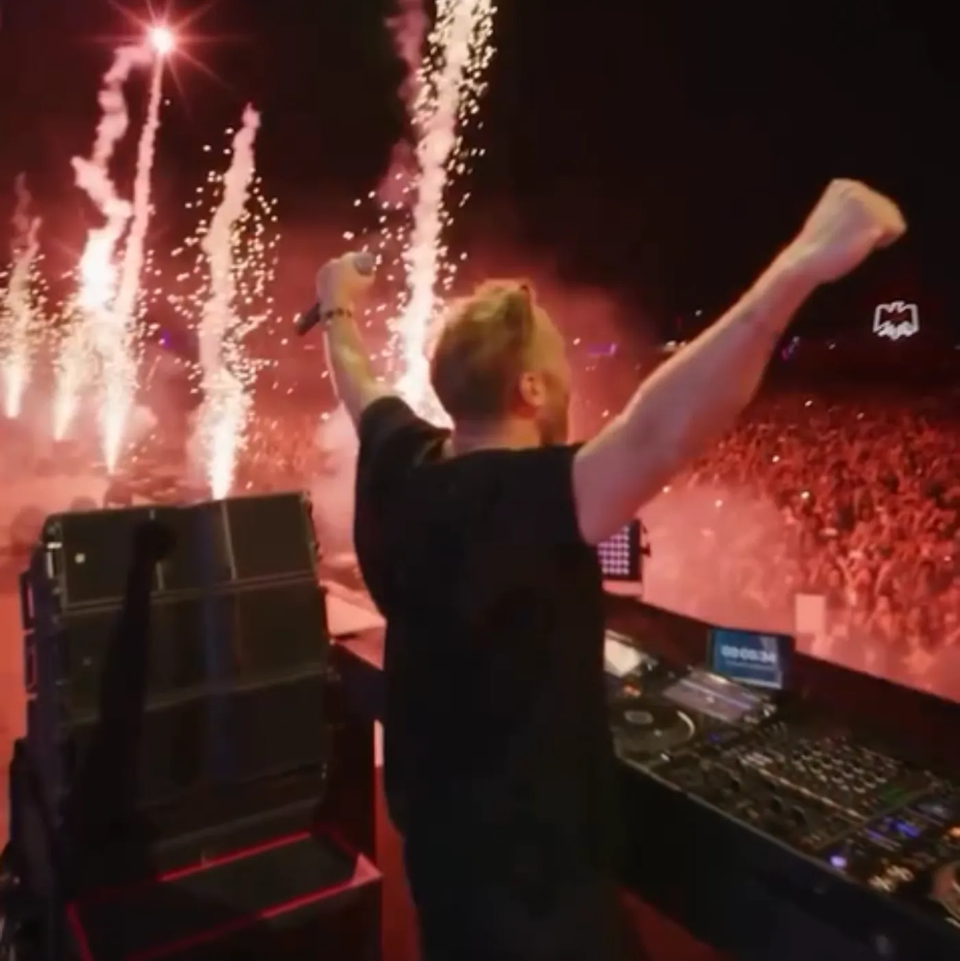 image_68bdb5632cf20 David Guetta: Lighting Up the Stage and Connecting with Fans at the Peak of Music Festivals