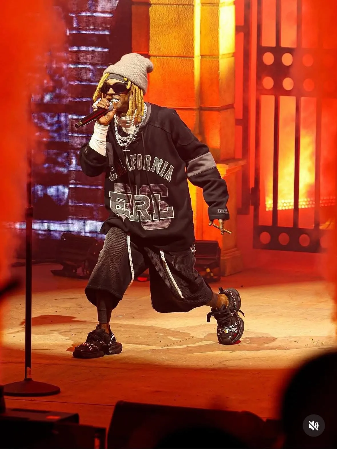 Shawn Kemp Enjoys Lil Wayne’s Electrifying Concert — But Fans Are Shocked to Learn He’s About to Begin Home Detention!"