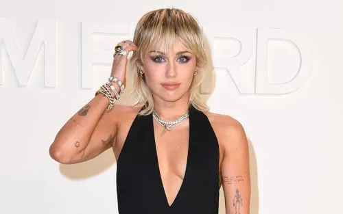 image_68be3d41e28d7 Miley Cyrus Shows Off Million-Dollar Jewelry Collection
