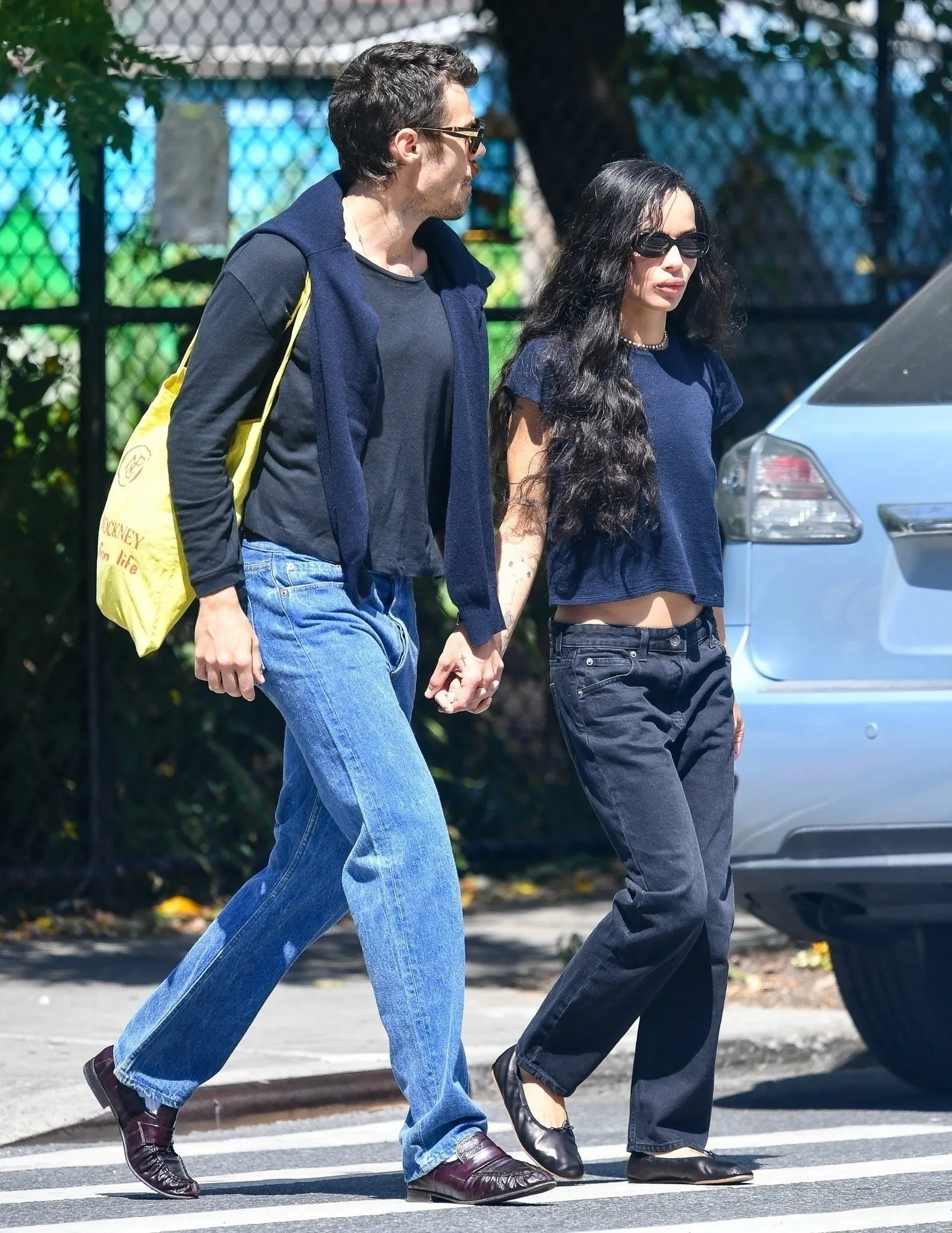 image_68be41cc1f3e2 Harry Styles Sparks Frenzy After Being Spotted Leaving Zoë Kravitz’s Apartment Looking Tense and Trying to Stay Out of Sight