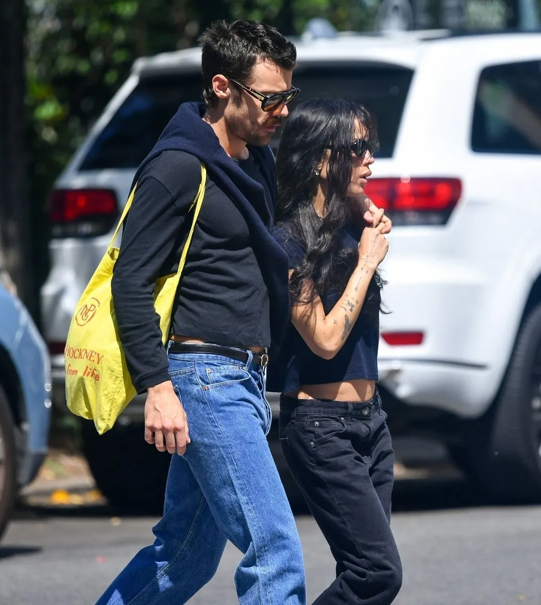Harry Styles Sparks Frenzy After Being Spotted Leaving Zoë Kravitz’s Apartment Looking Tense and Trying to Stay Out of Sight 19 Harry Styles Sparks Frenzy After Being Spotted Leaving Zoë Kravitz’s Apartment Looking Tense and Trying to Stay Out of Sight