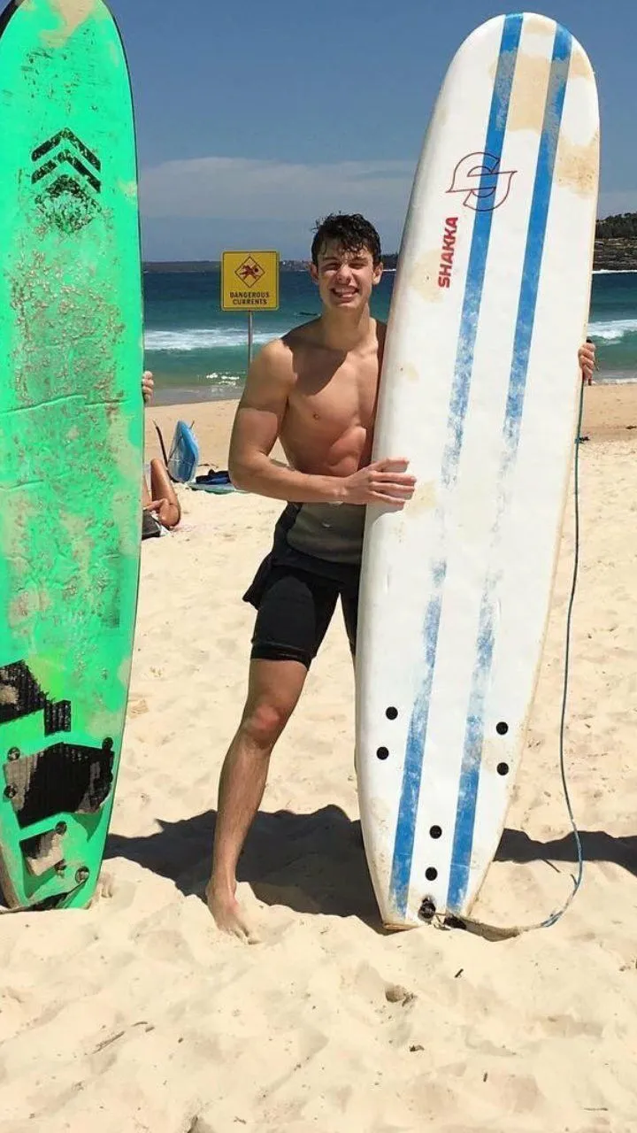 From Surfboards to Stadiums: Shawn Mendes’ Unseen Journey Through Australia Over the Years