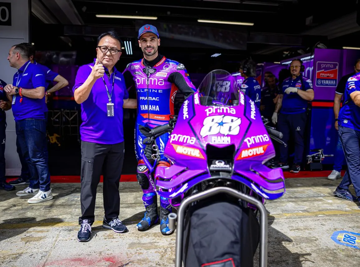 Strong Recovery Ride: Oliveira Overcomes Early Setback for Top-Ten Finish