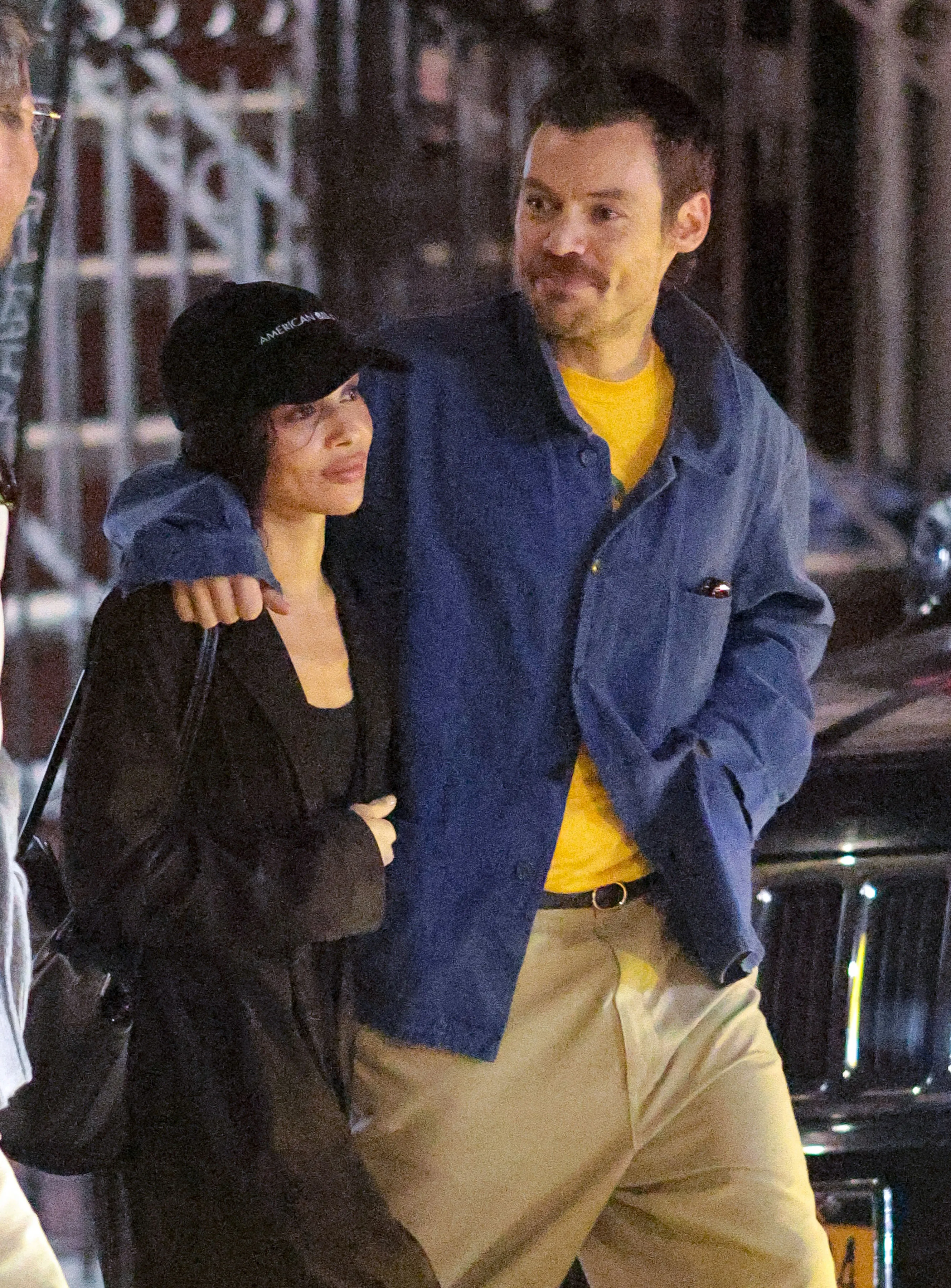 image_68be4ce1bb5c6 You think Harry Styles only loves luxury cars and multi-million-dollar homes? He’s actually into Lime bikes, street-side coffee, and… a mysterious midnight kiss in Soho!