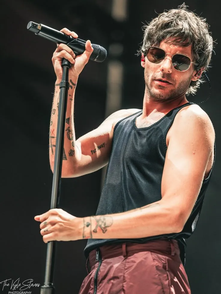 image_68be52b7a6c52 "Louis Tomlinson turned the 28 Clothing launch into a fan party – but one detail in the pastel denim sent the entire community buzzing!