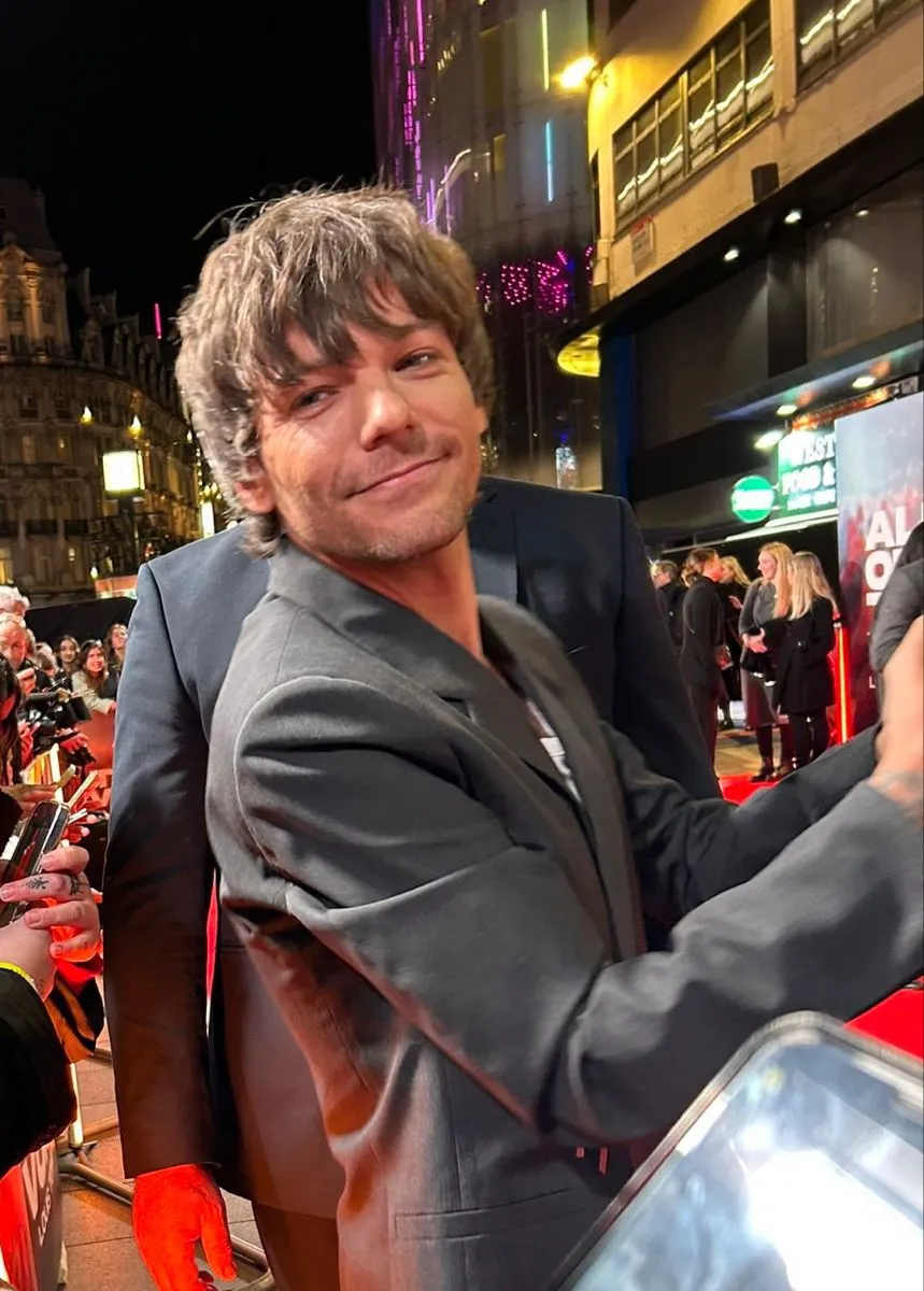 "Louis Tomlinson turned the 28 Clothing launch into a fan party – but one detail in the pastel denim sent the entire community buzzing!