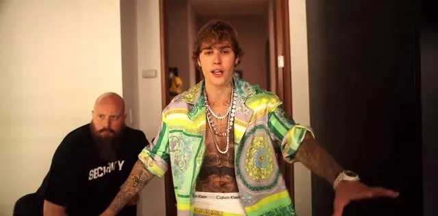 image_68be5b4774661 Temporary Rock Stars: Celebrities Who Transformed Into Musicians in Iconic Music Videos