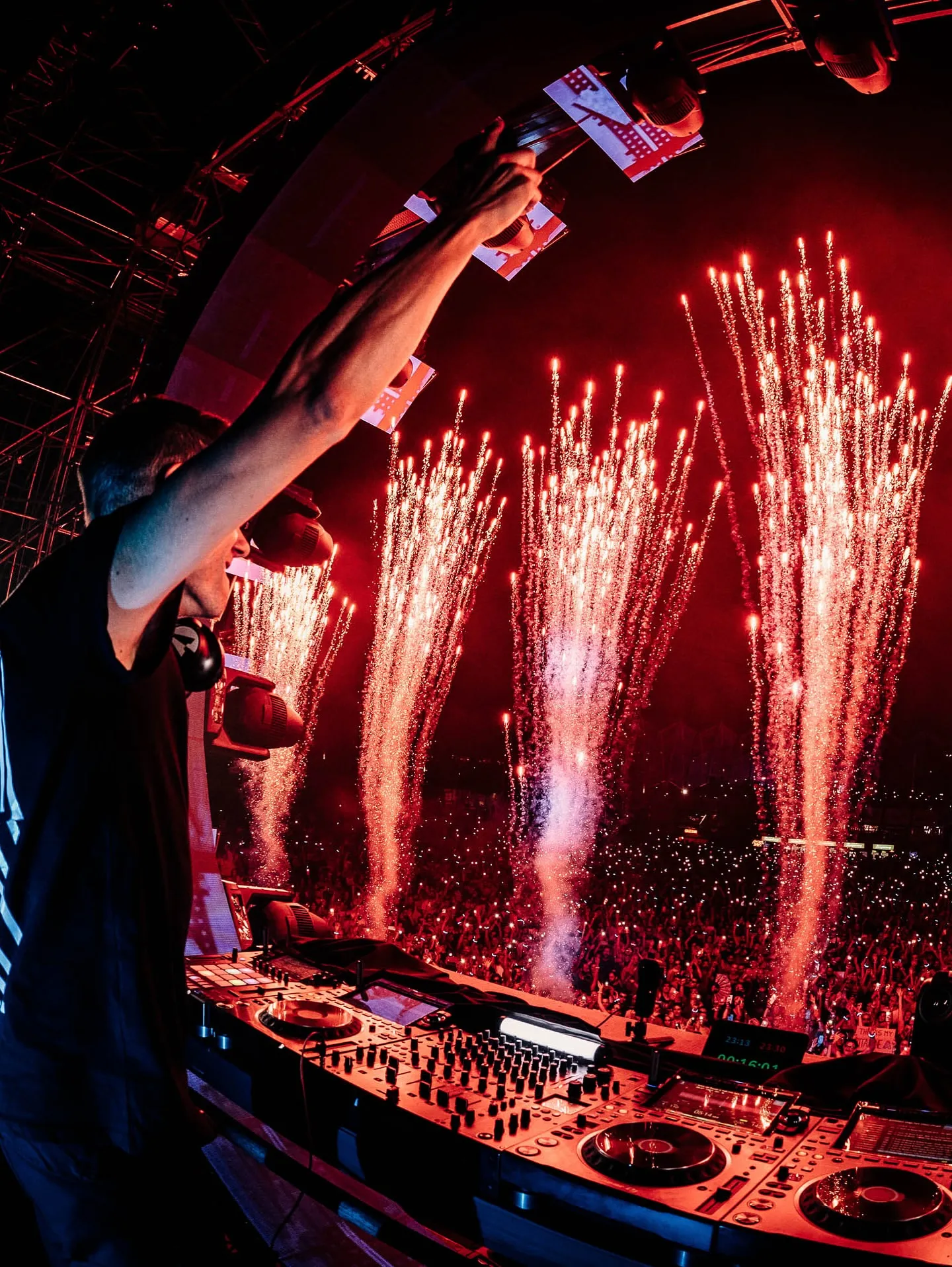 image_68be992ca8795 The crowd goes wild—Armin van Buuren just shared a heartfelt confession that left fans in Athens emotional