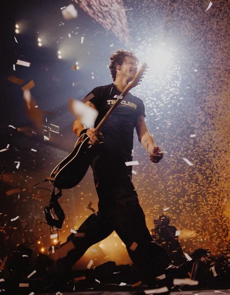 image_68be9edc98611 Shawn Mendes Took the World by Storm – Yet Few Know the Quiet Struggles He Faced Offstage!