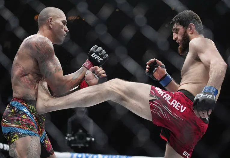 Controversy Erupts as Alex Pereira Brings Banned Fighter Into UFC 320 Preparations