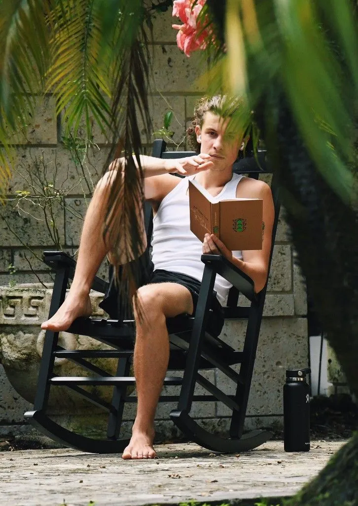 Shawn Mendes Stuns Fans With the Shockingly Ordinary Life He Hides Away From Fame