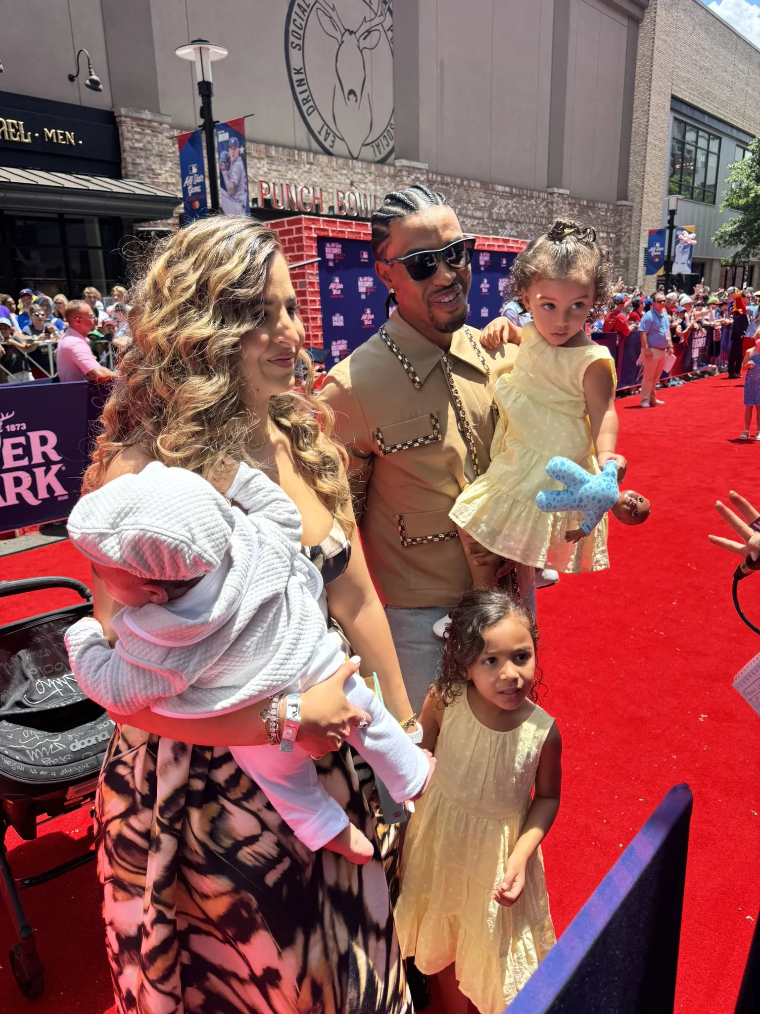 image_68bfa18517221 Francisco Lindor Gets Real: Family in Yellow Shines as His Brightest Stars — While Baby Koa’s Rising Journey Just Begins