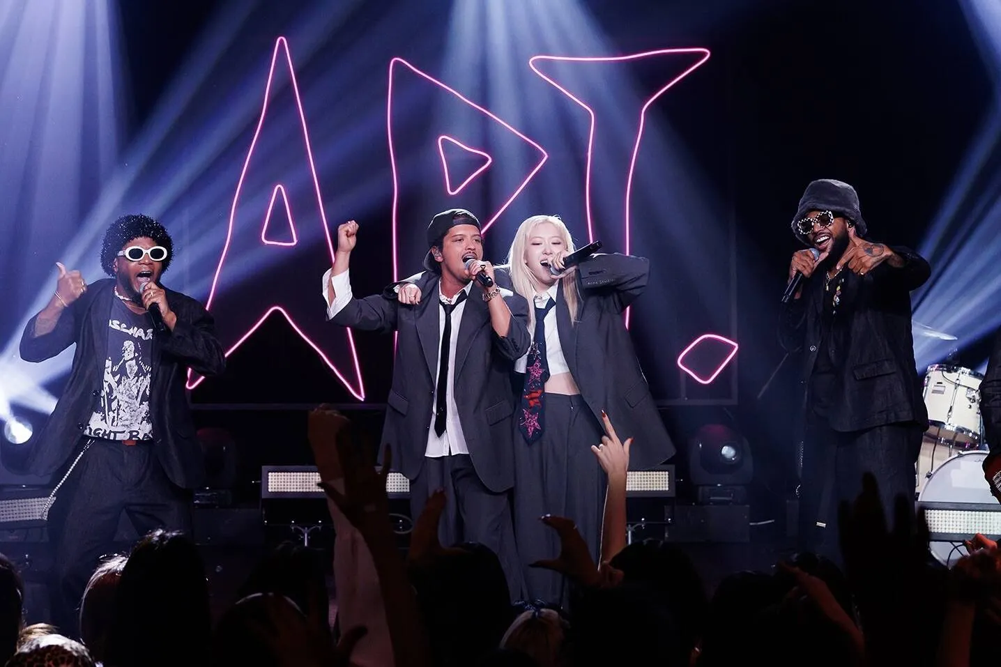 image_68bfb238114b4 ROSÉ Shares About The Weird Personality Of Working With Bruno Mars - Sometimes She Just Wants To Punch Him But Sometimes She's Grateful For Him