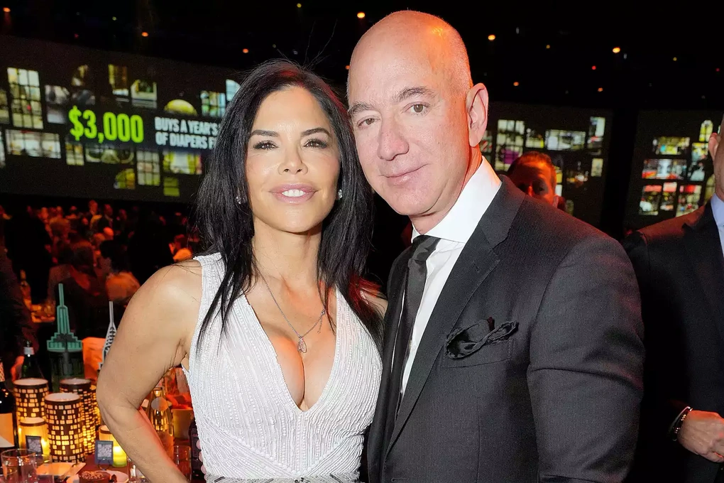 eff Bezos Pulls Strings to Cast Wife Lauren Sánchez in James Bond Reboot, Despite Her Lack of Acting Experience