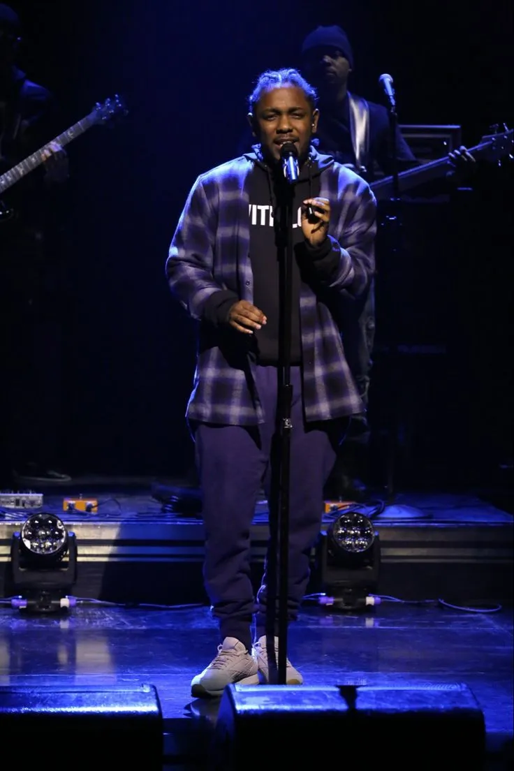 image_68bfc4d51f170 “Overly Dedicated” – Kendrick Lamar’s first mixtape was widely praised, but behind it lies a twist that shocked the entire rap community!