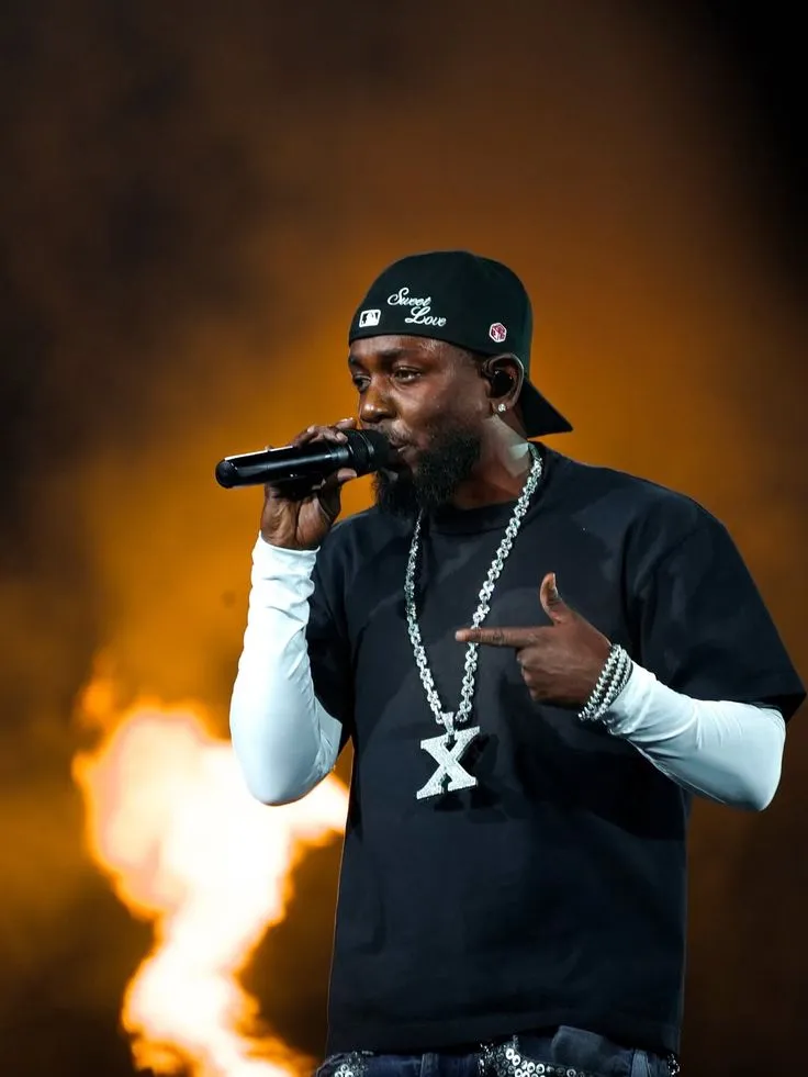 image_68bfc4d557db8 “Overly Dedicated” – Kendrick Lamar’s first mixtape was widely praised, but behind it lies a twist that shocked the entire rap community!