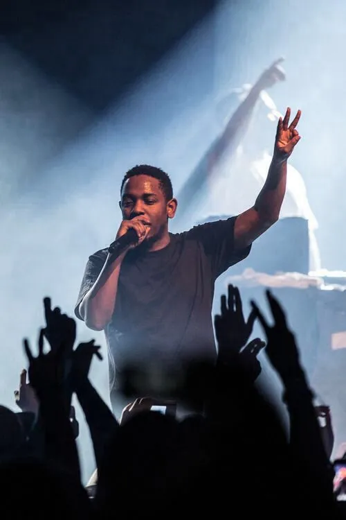 “Overly Dedicated” – Kendrick Lamar’s first mixtape was widely praised, but behind it lies a twist that shocked the entire rap community!