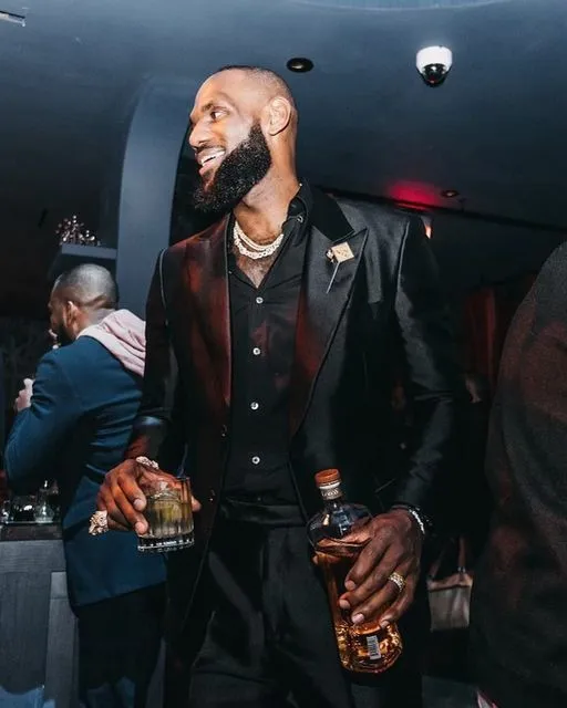 LeBron James Officially Enters the Houston Hall of Fame – But His Billion-Dollar Watch Leaves Fans Gasping