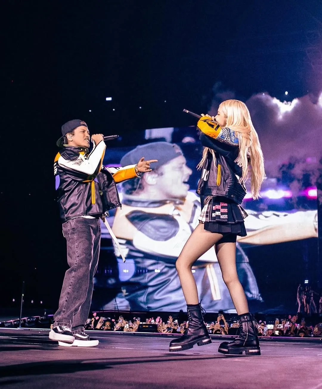 image_68bfdce94cffb Bruno Mars admits he was once smitten by Rosé because of an adorable gesture she made.
