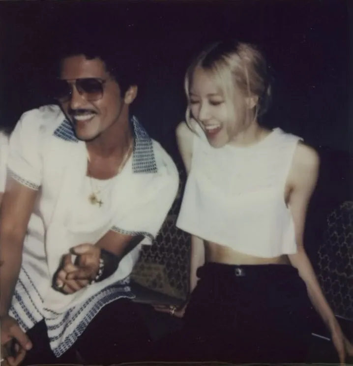 image_68bfdcea142b7 Bruno Mars admits he was once smitten by Rosé because of an adorable gesture she made.