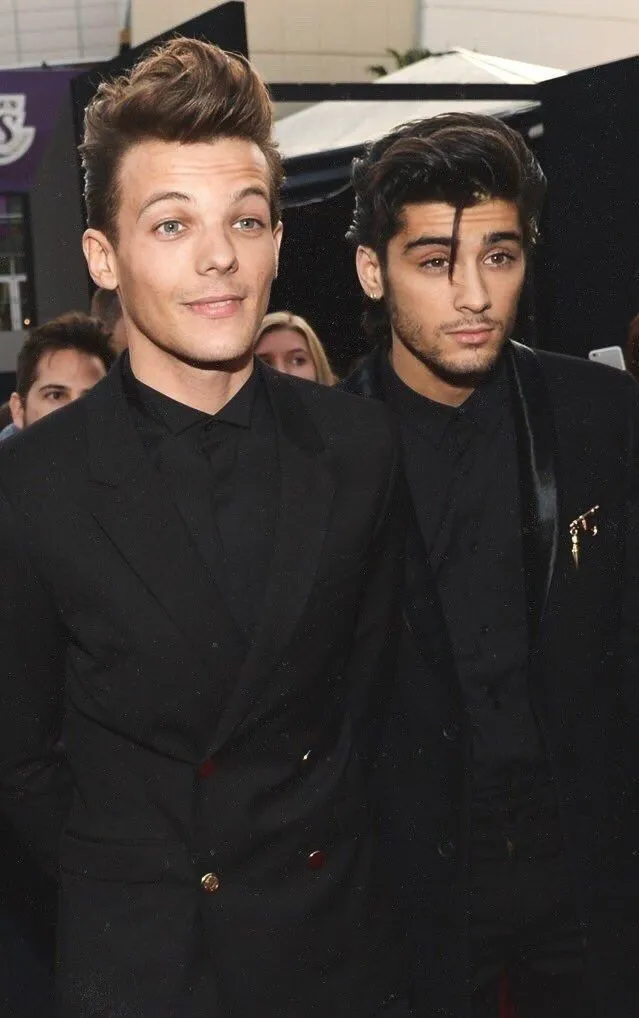 image_68bfe6fa5f0e9 Louis Tomlinson and Zayn Malik Enjoy a Fun Dart Game in Tennessee – But the Reason Behind the Camera Has Fans Absolutely Freaking Out!