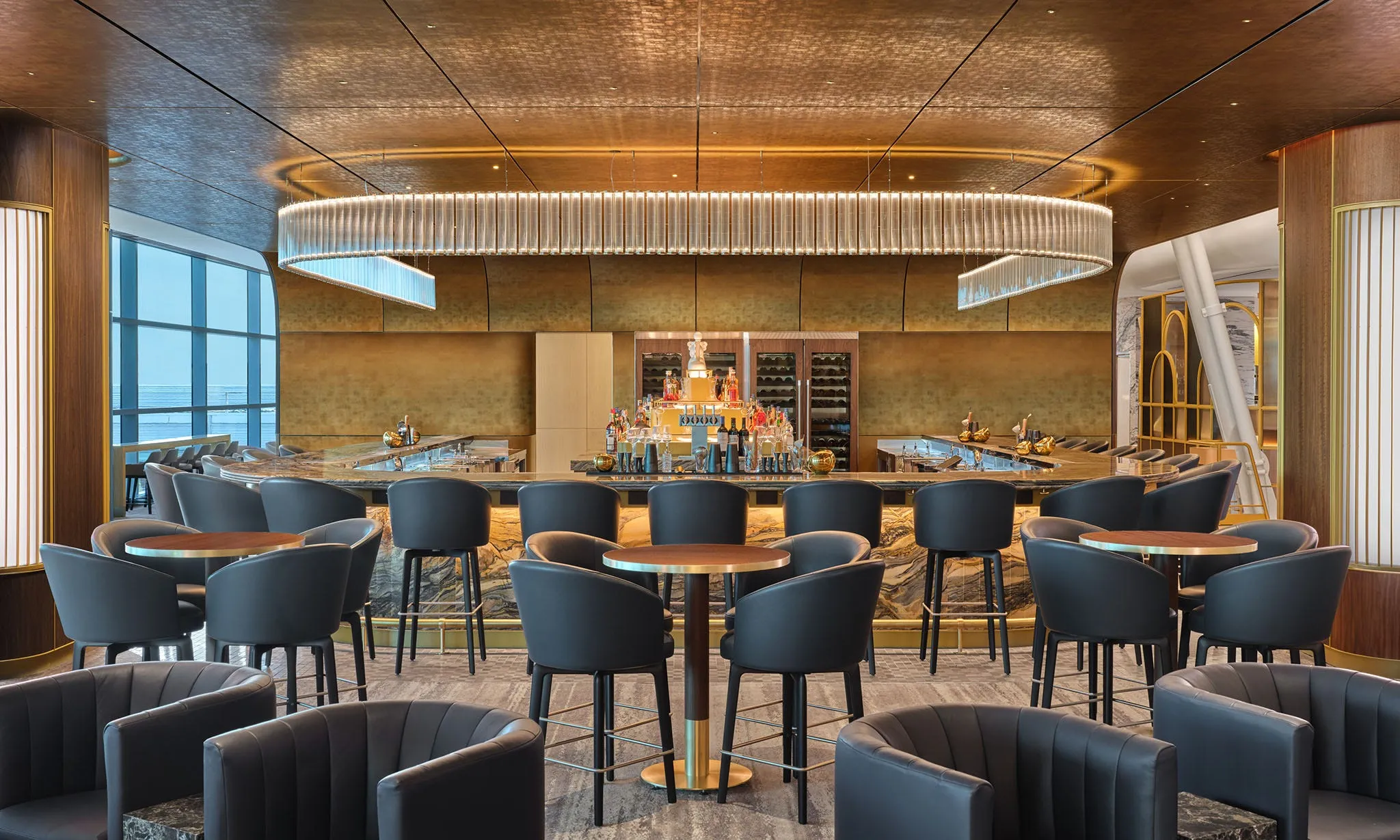 image_68bff18e080d1 Marble Bathrooms & Michelin-Starred Menus: Why Airport Lounges Are Suddenly So Luxe