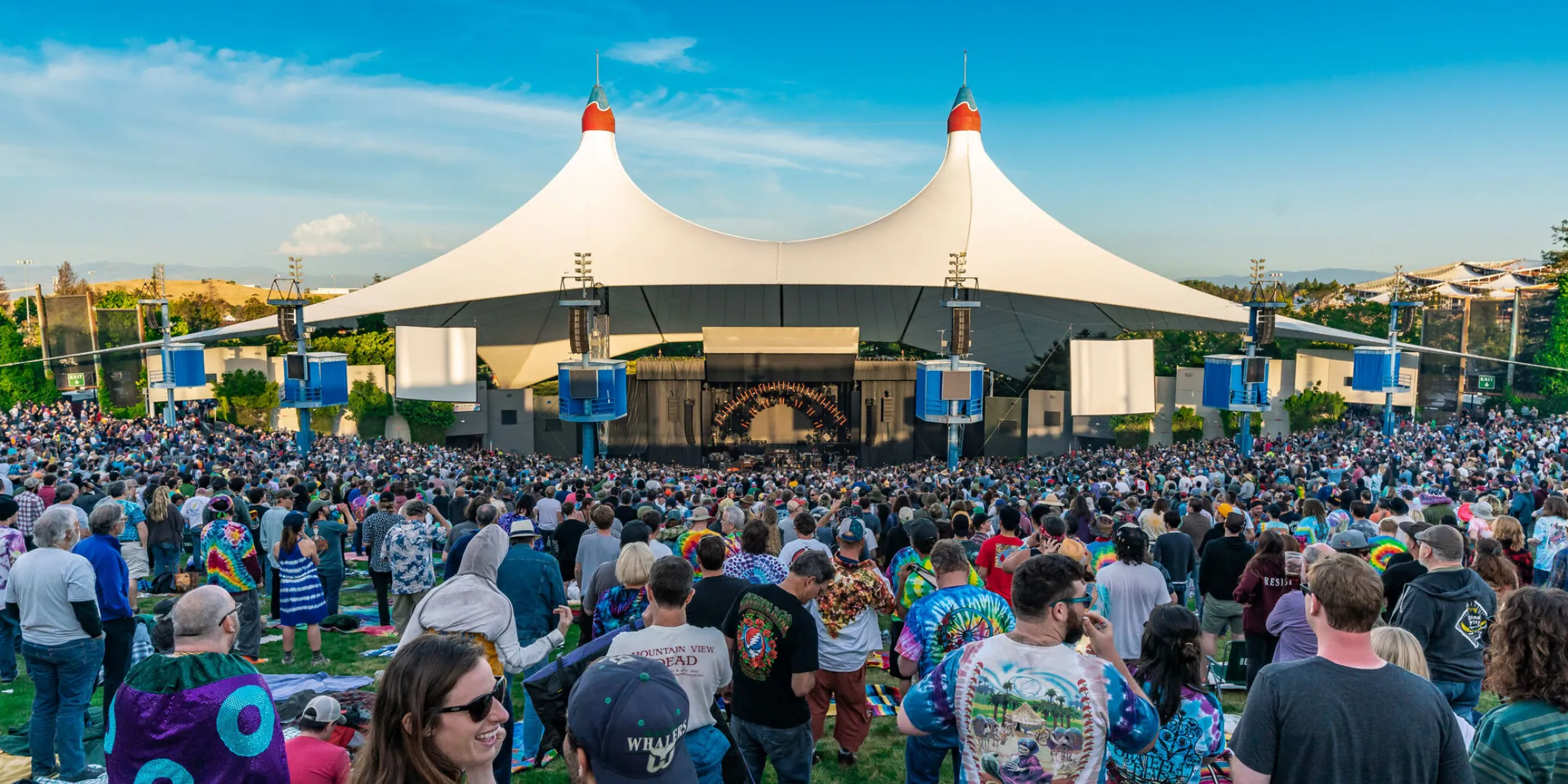 image_68c0e9565a72d Shoreline Amphitheatre Erupts as Lil Wayne Turns Concert into Hip-Hop Time Capsule