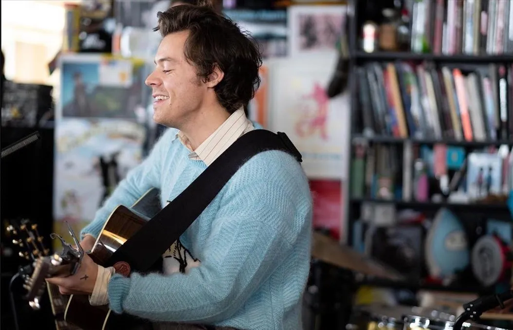 image_68c0eb894ffa9 When Harry Styles Shrinks the Stadium Magic Into an Intimate Tiny Desk Moment
