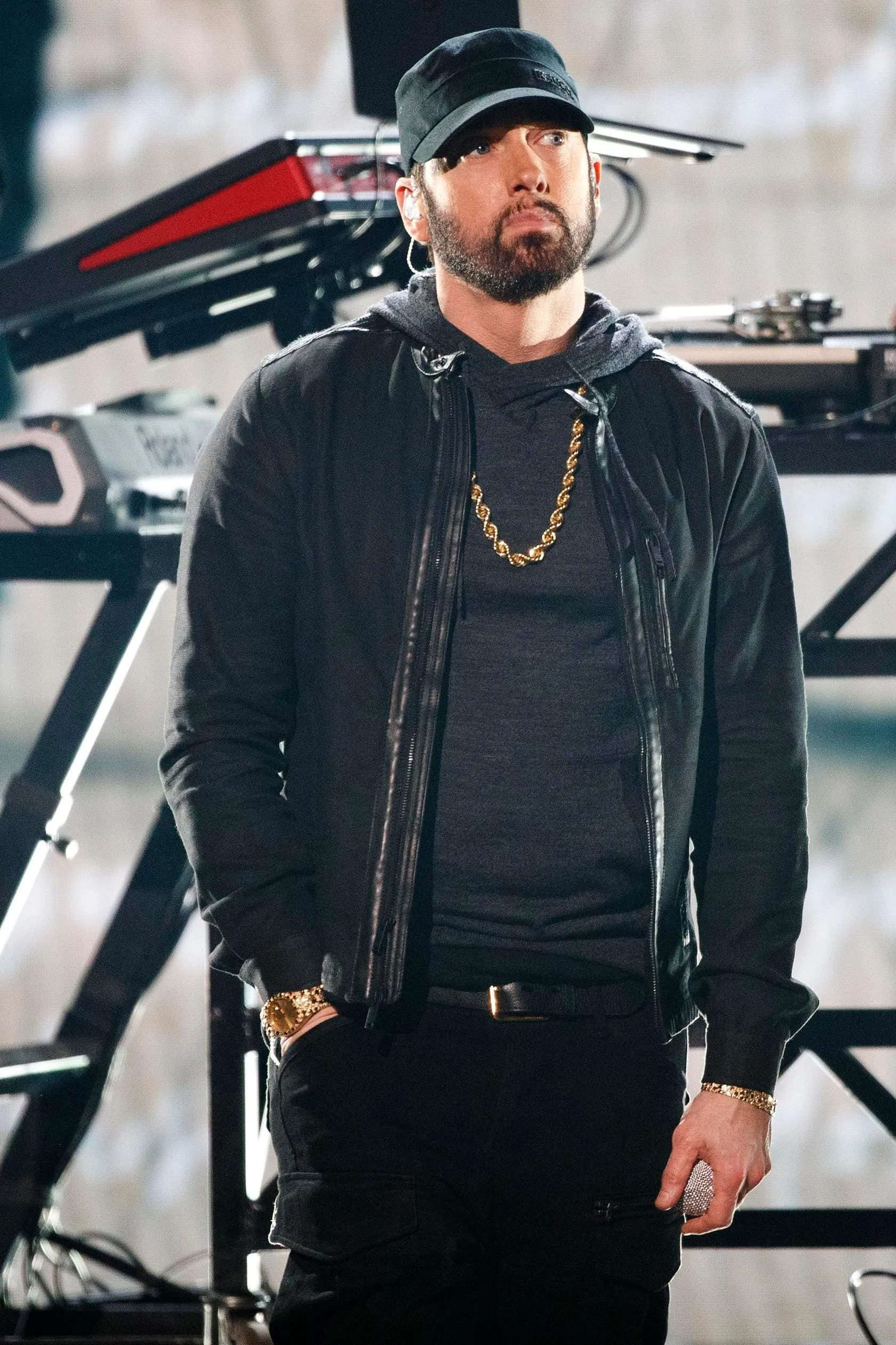 image_68c101c35f0c6 Eminem Didn’t Have a Studio, Just a Tattered Notebook – And That Became the ‘Secret Weapon’ That Turned Him Into a Rap Legend