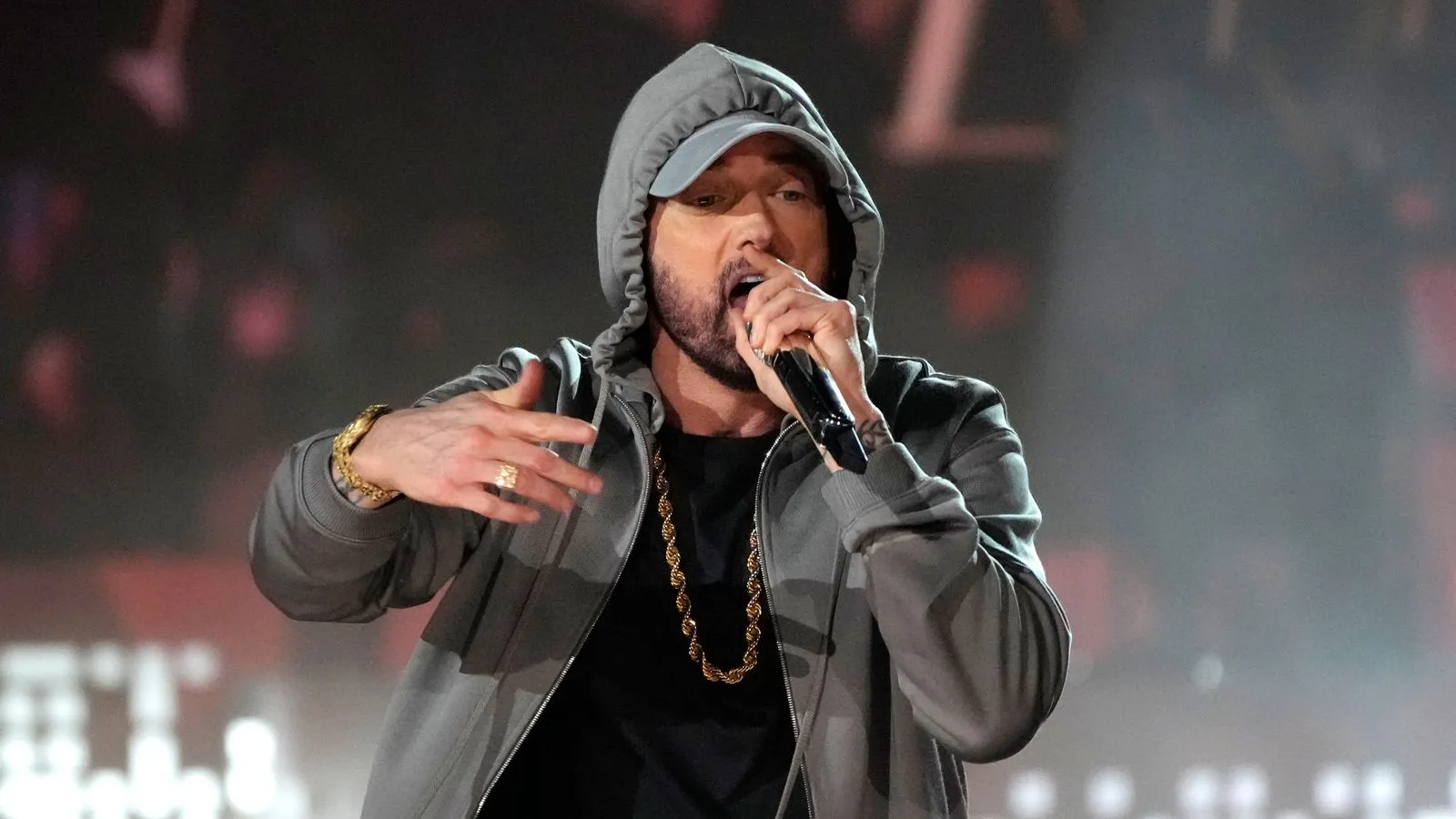 image_68c101c44dce6 Eminem Didn’t Have a Studio, Just a Tattered Notebook – And That Became the ‘Secret Weapon’ That Turned Him Into a Rap Legend