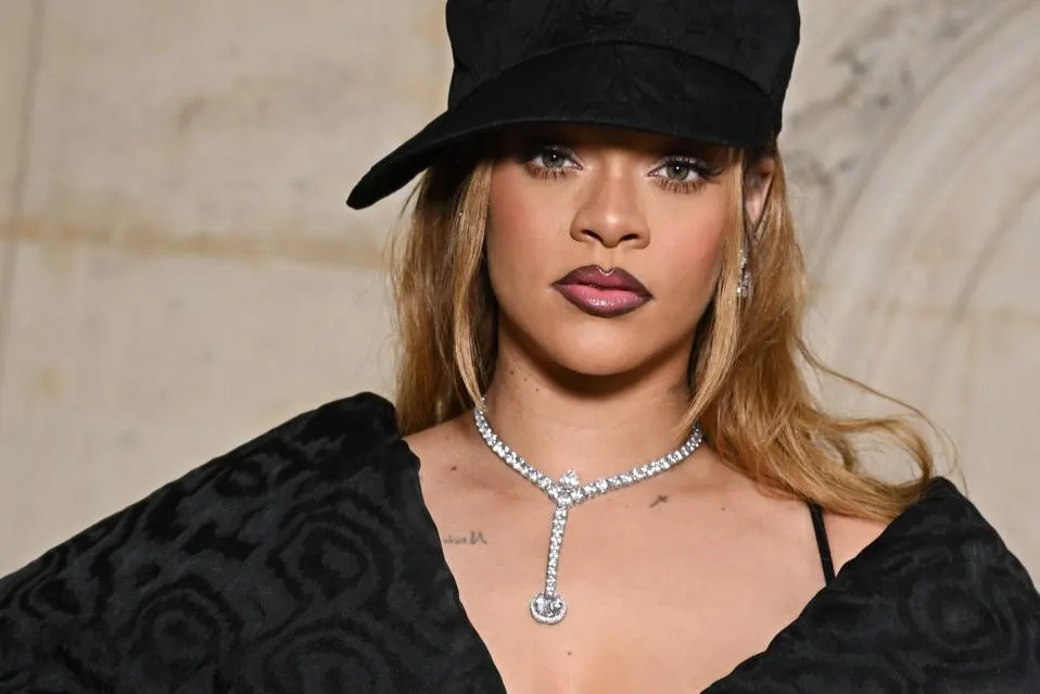 Rihanna Owns the Most Extravagant Diamond Collection in Hollywood 19 Rihanna Owns the Most Extravagant Diamond Collection in Hollywood