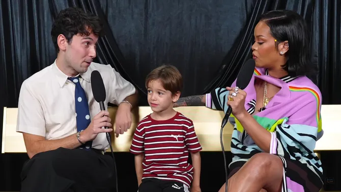 image_68c112561b9b7 Rihanna Shows Her Softest Side While Perfecting a Tender Photo With a Little Boy and Hiding What She Holds