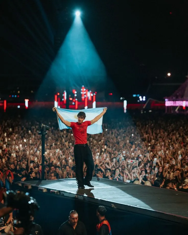 image_68c12ca57a5a5 From the dazzling stage lights to intimate performances: Shawn Mendes forges a close connection with fans — but what he revealed has the whole world stunned!