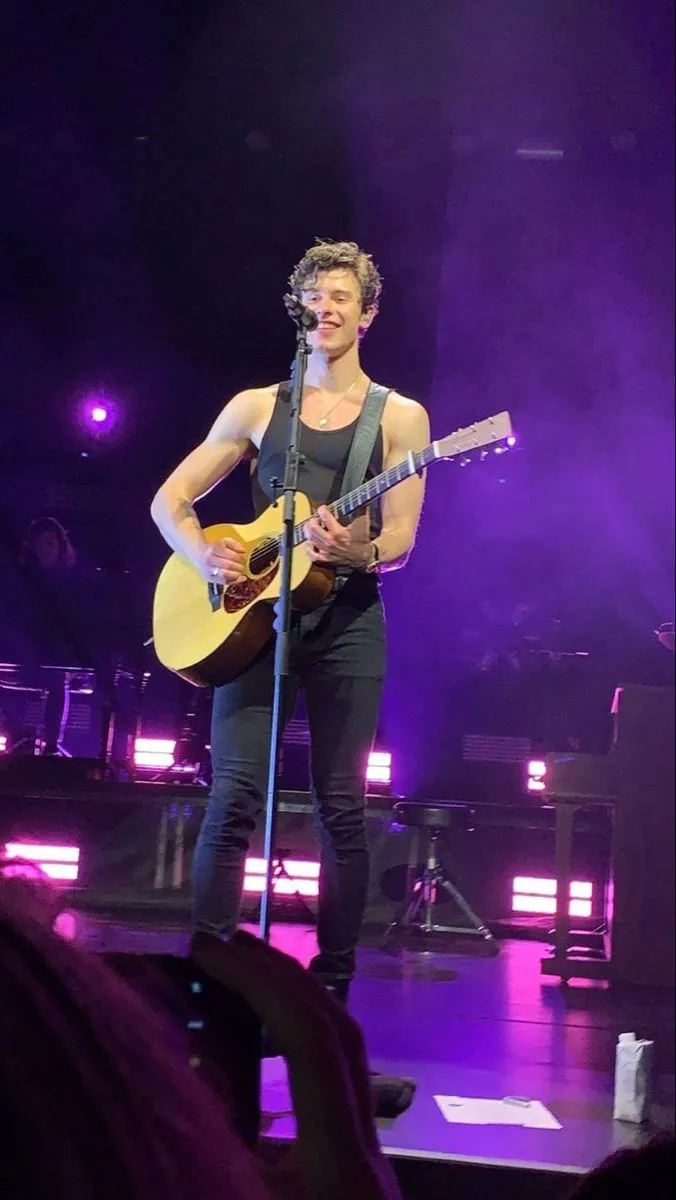 From the dazzling stage lights to intimate performances: Shawn Mendes forges a close connection with fans — but what he revealed has the whole world stunned!