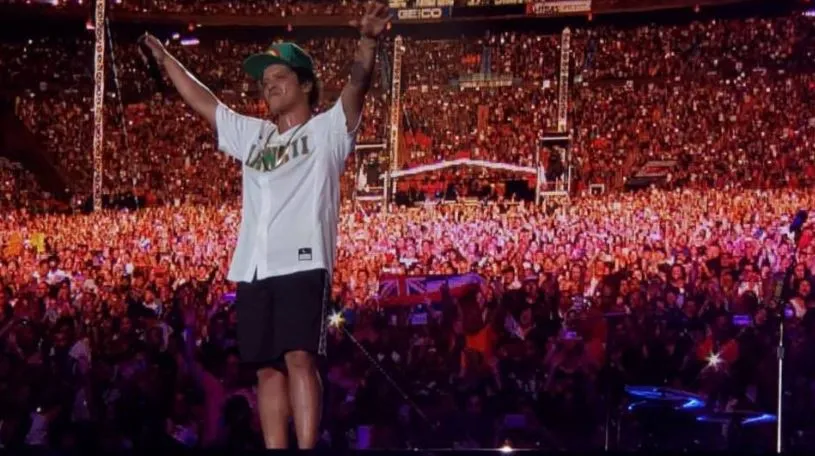 What two promises did Bruno Mars vow to keep in his heart for his fans before reaching the peak of his career?