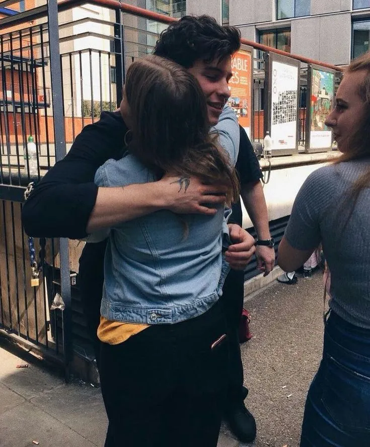 image_68c23422400a2 Shawn Mendes Proves Why Fans Call Him the Sweetest Star — His Genuine Hugs and Heartfelt Kindness Are Melting Everyone