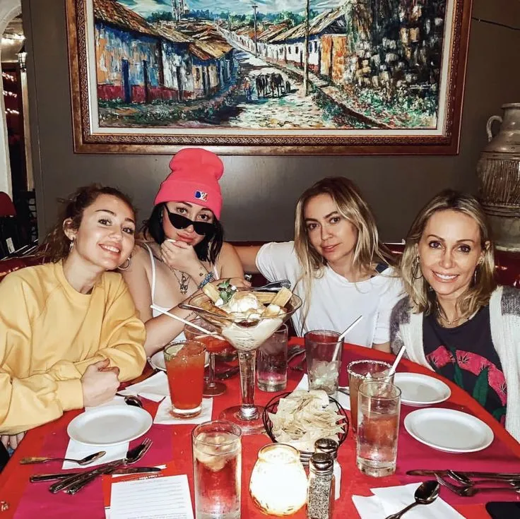 image_68c238e447377 Miley Cyrus Enjoys Heartwarming Family Time After Past Drama