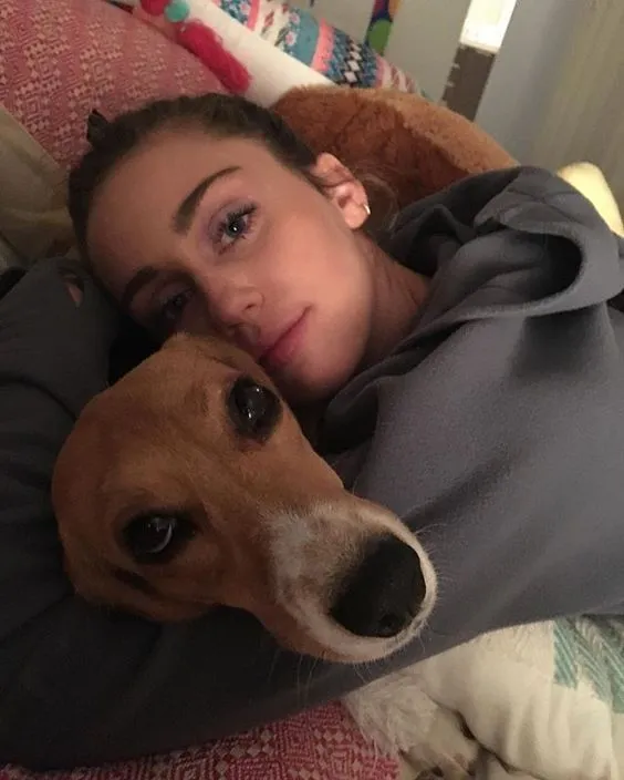 image_68c2404d11c8a Far from Her Rock-Star Persona on Stage, Miley Cyrus Keeps It Simple and Down-to-Earth at Home