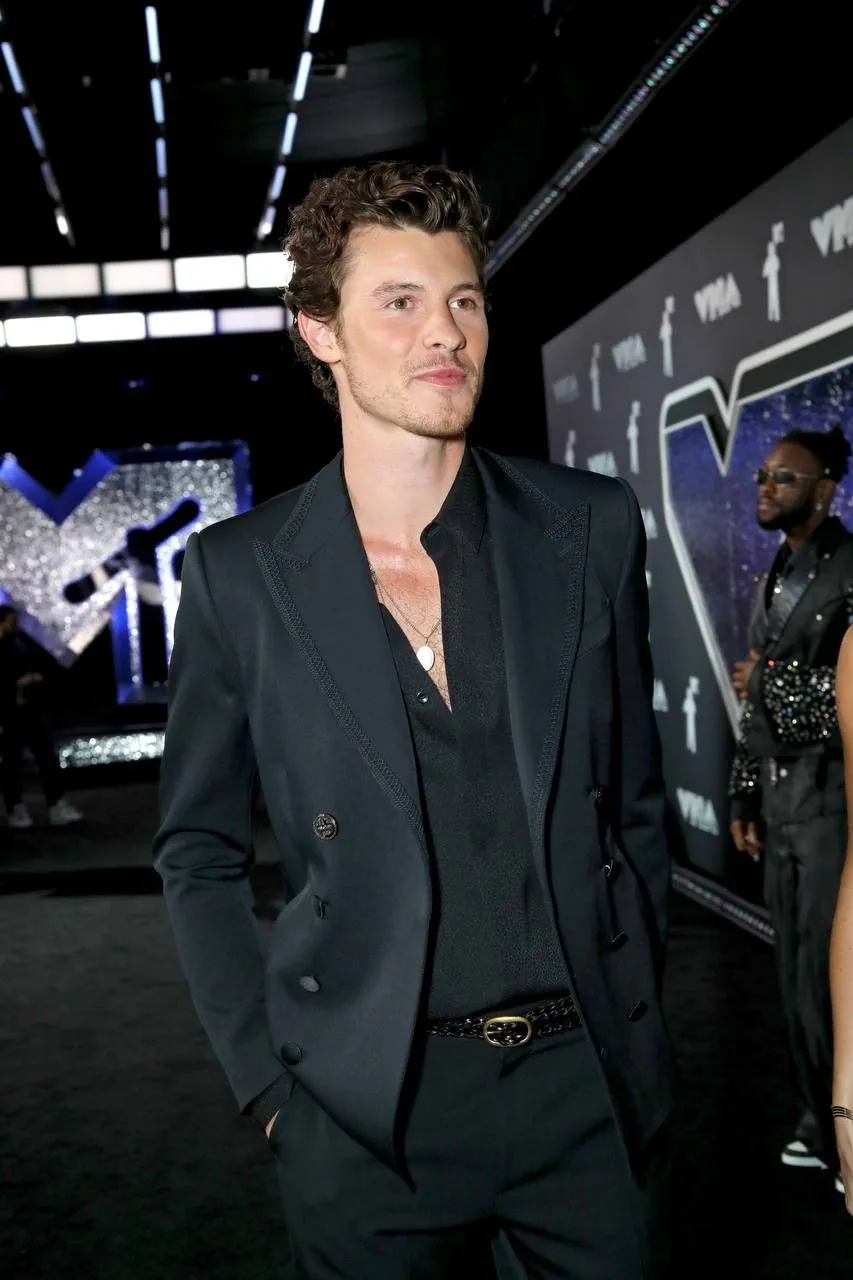 Shawn Mendes Stuns Fans After Being Spotted Strumming Guitar Beside a Mysterious Stranger