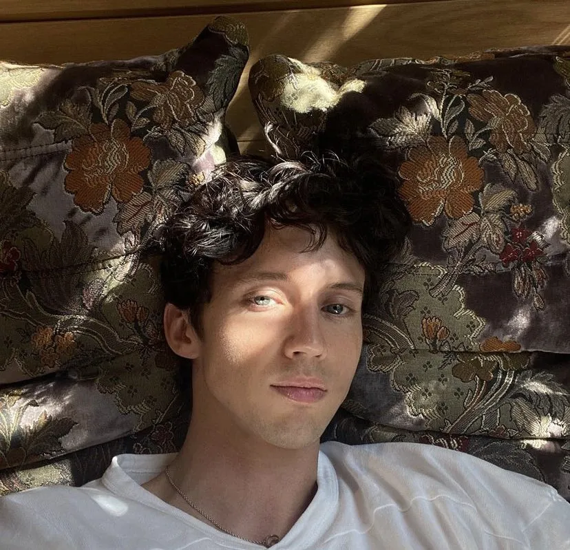 image_68c24a46cb90e Troye Sivan with the photos that make fans call him “Boyfriend Coded”