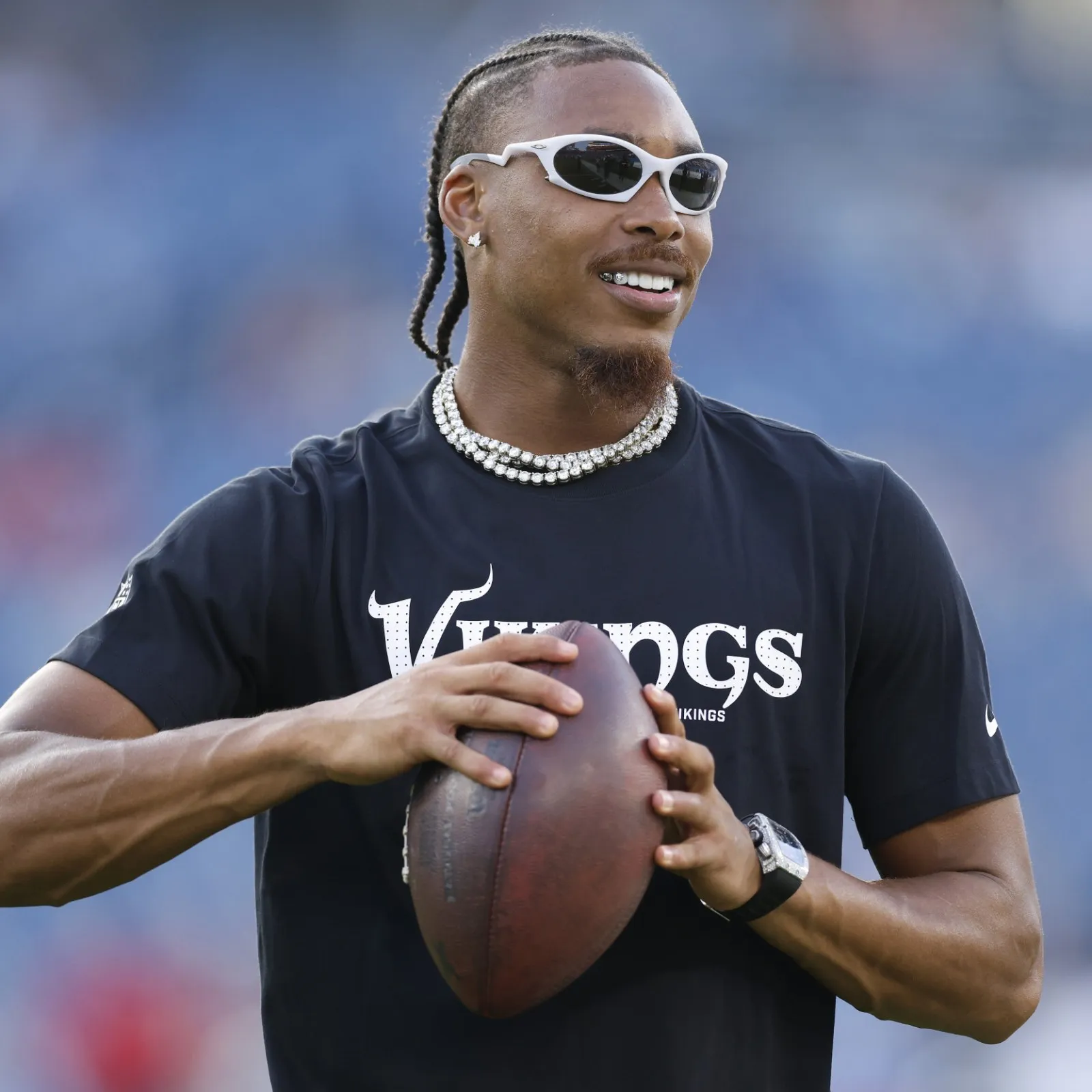 Justin Jefferson Turns MNF Entrance Into a Red-Carpet Moment — All Eyes on Him Before the First Snap